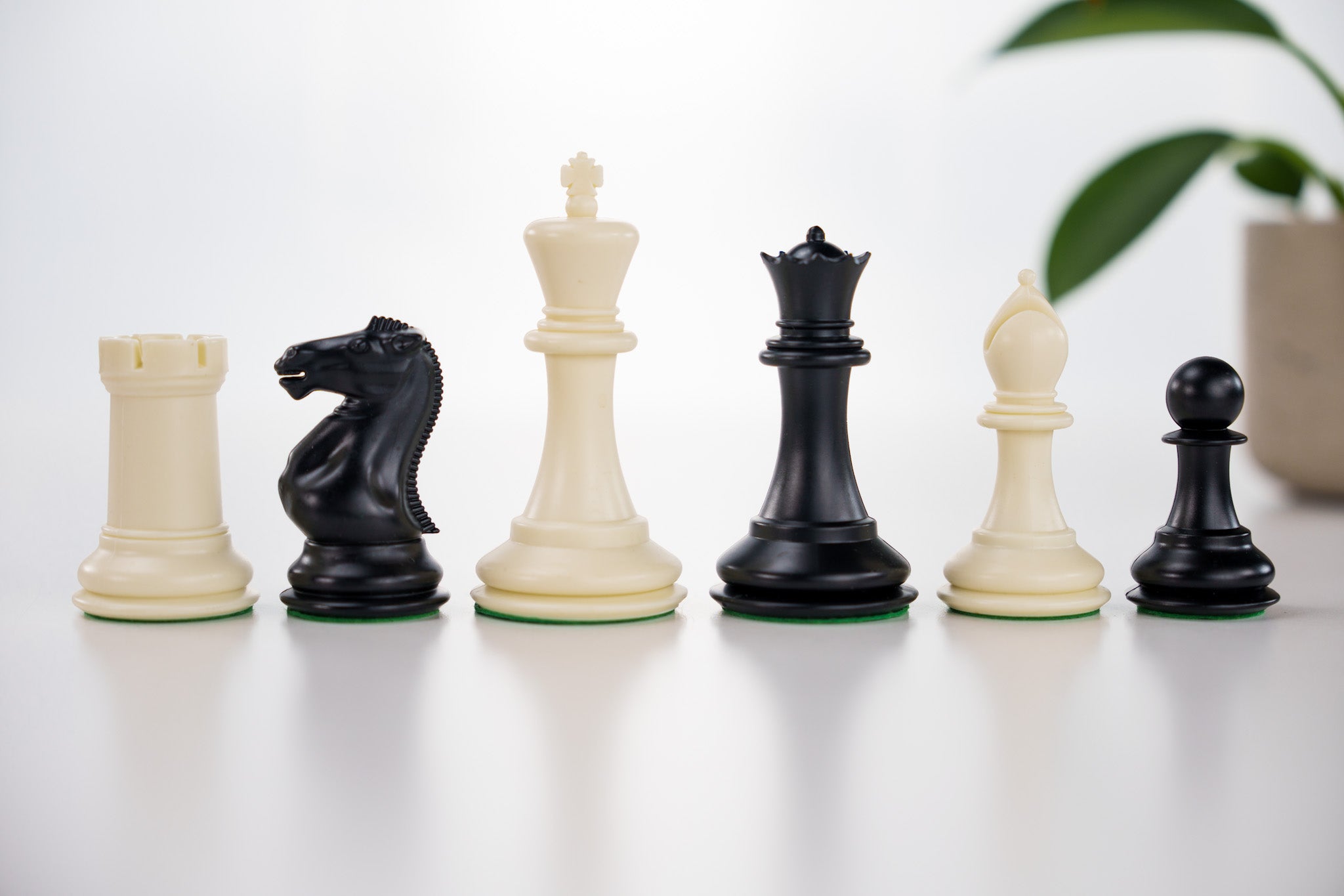 3 3/4" Commander Staunton Chess Pieces (per color or half set - 17 pieces) - Piece - Chess-House