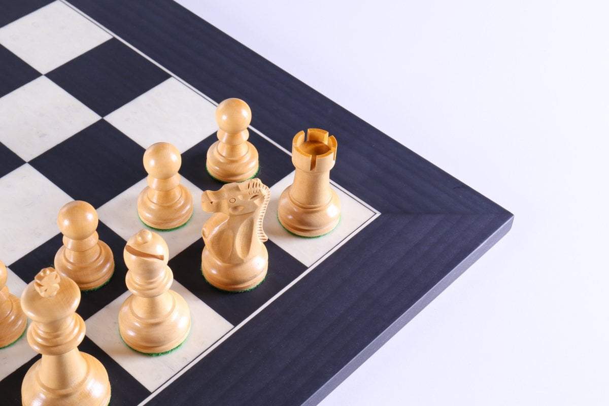 True Ebony Ultimate Chess Pieces on Erable Board - Chess Set - Chess-House