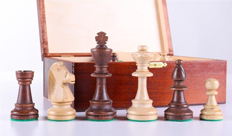 how many queens come with this set?
