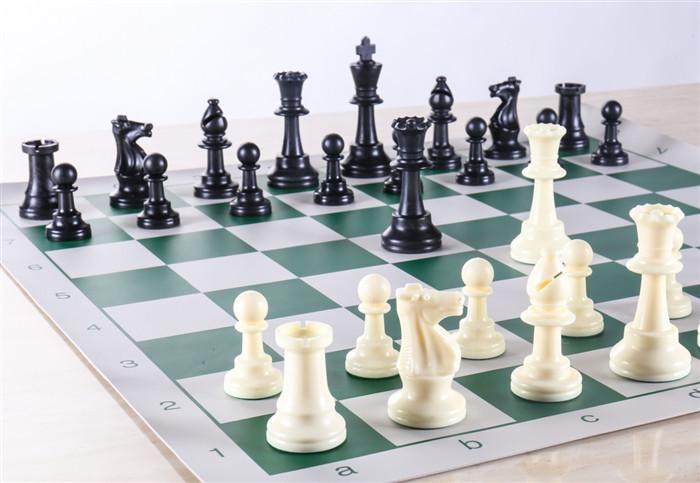 What is the total weight of the chess pieces set?