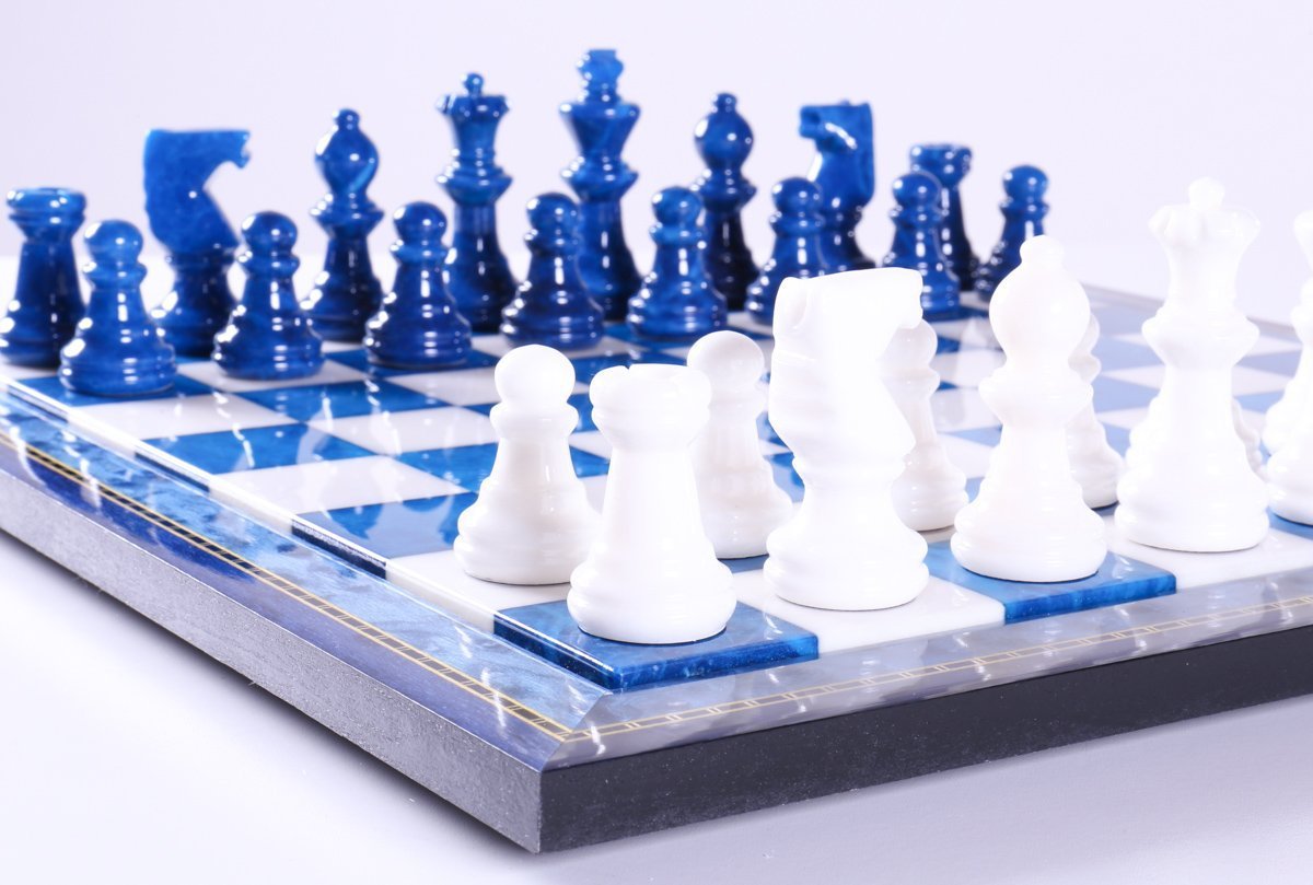 Does this set come with storage of some kind?