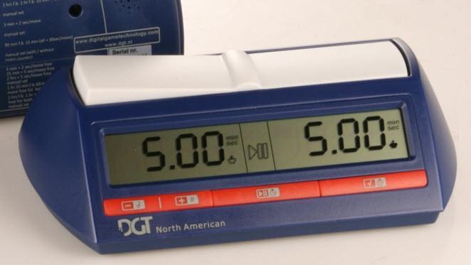 Does the chess clock bag have a carrying handle? I just ordered a clock and blue bag.