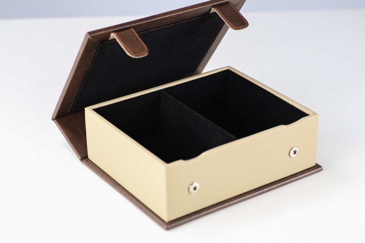 Do the chess pieces standup in the box? What are the dimensions of the box?