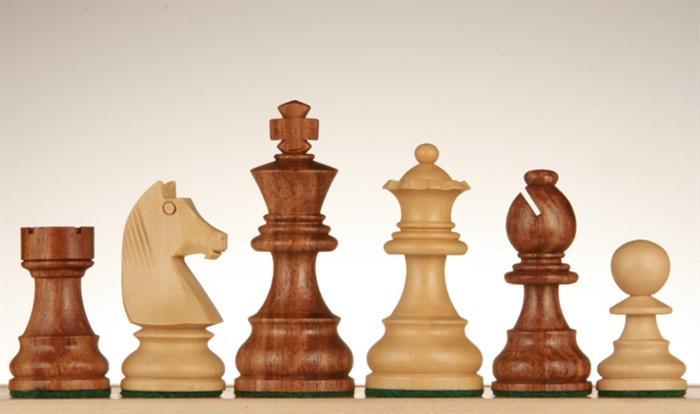 Does this Chess Set come with a "Storage Box"�? Also, How do I get "extra Queens"�?
