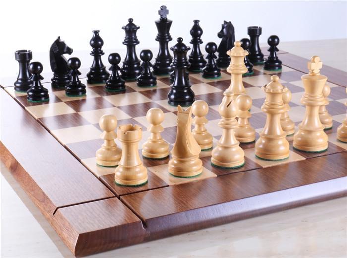 Heirloom Championship Chess Set: It is difficult to discern the finishes on the chess board.