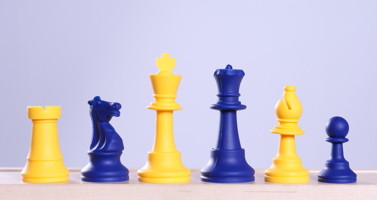 what is the correct size of the chessboard for these 3 1/2" Silicone Club Chess Pieces - Yellow and Navy)?