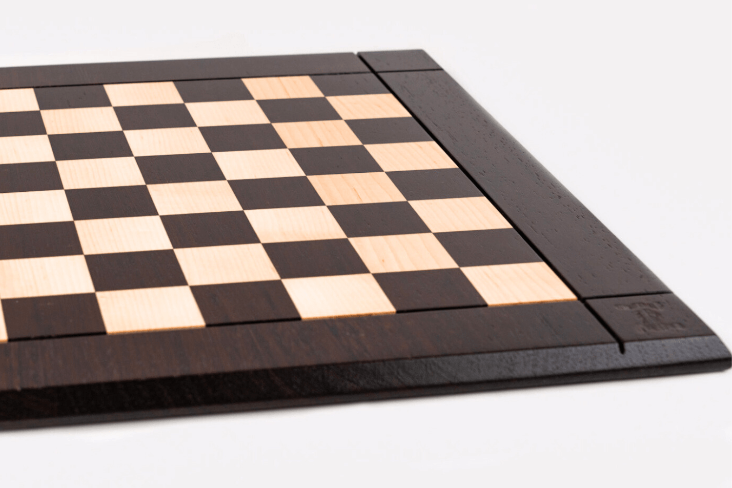 21" Hardwood Player's Chessboard JLP, USA in Wenge and Maple Questions & Answers