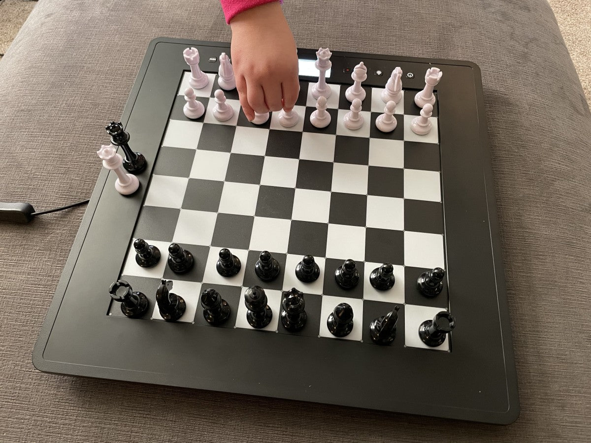 Playing the King Competition Chess Computer for the First Time