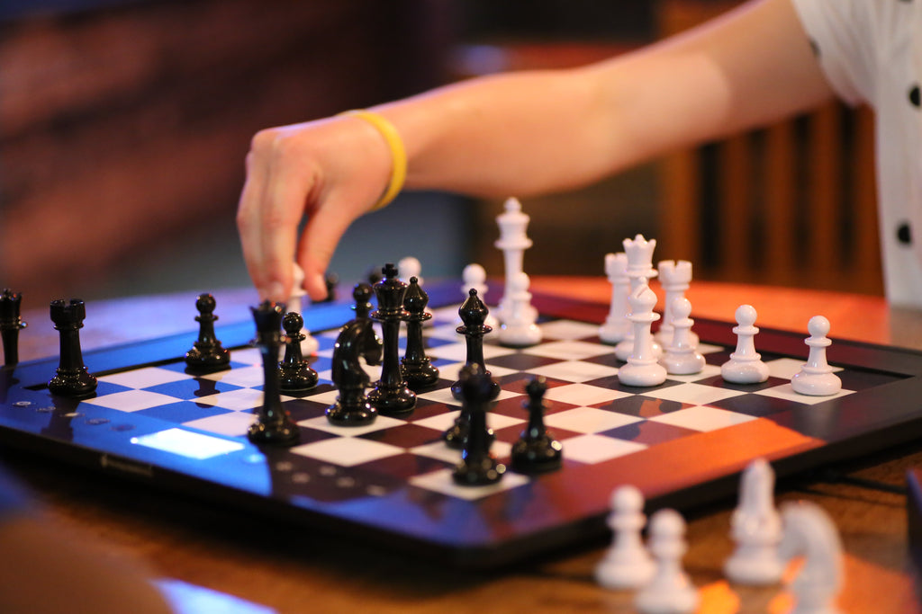 Chess news - Play chess against the computer. Select your time and