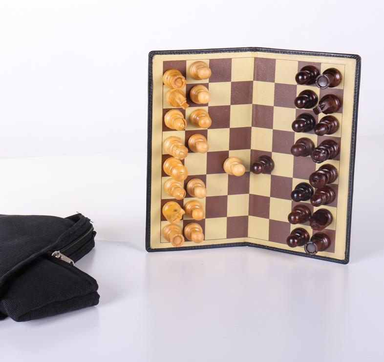 Seletøj forfriskende Livlig 9" Milled Leather Travel Magnetic Chess Set with Wood Pieces – Chess House
