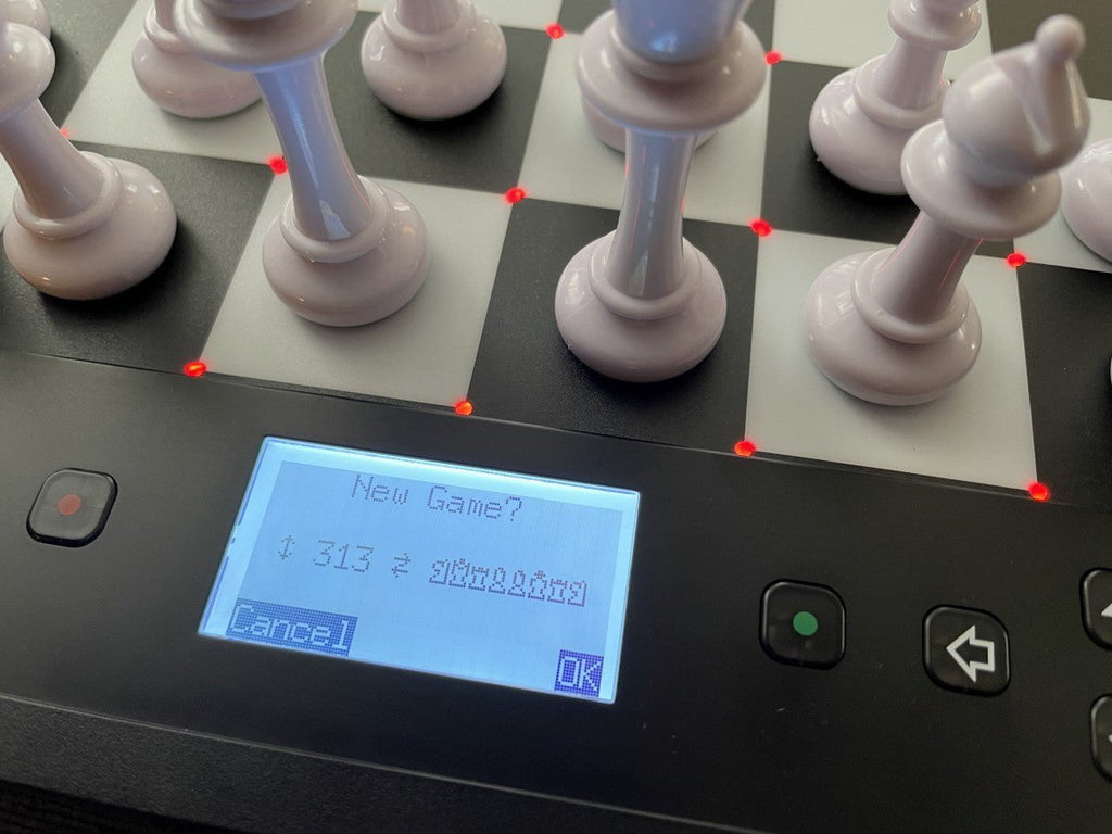  Millennium Chess Computer - The King Performance : Koch  Distribution: Toys & Games