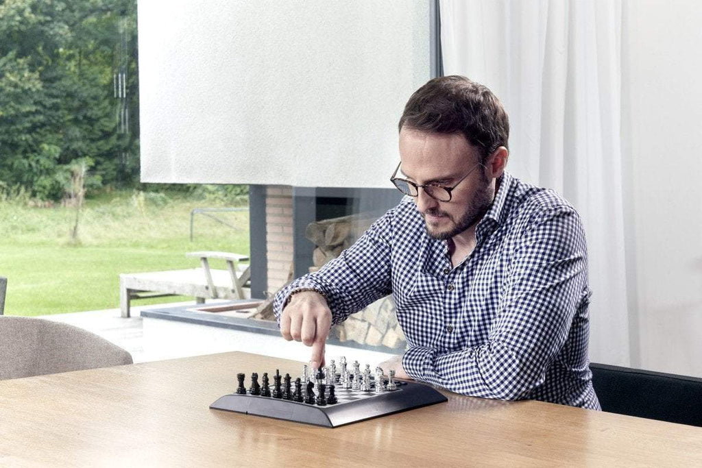 Talking Electronic Chess Master Pro