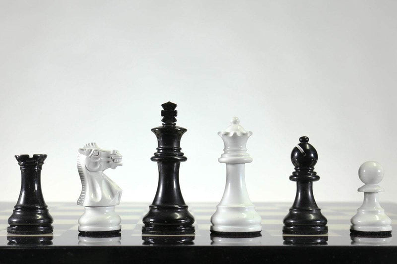 White and Black Lacquered Wood Staunton Chess Men